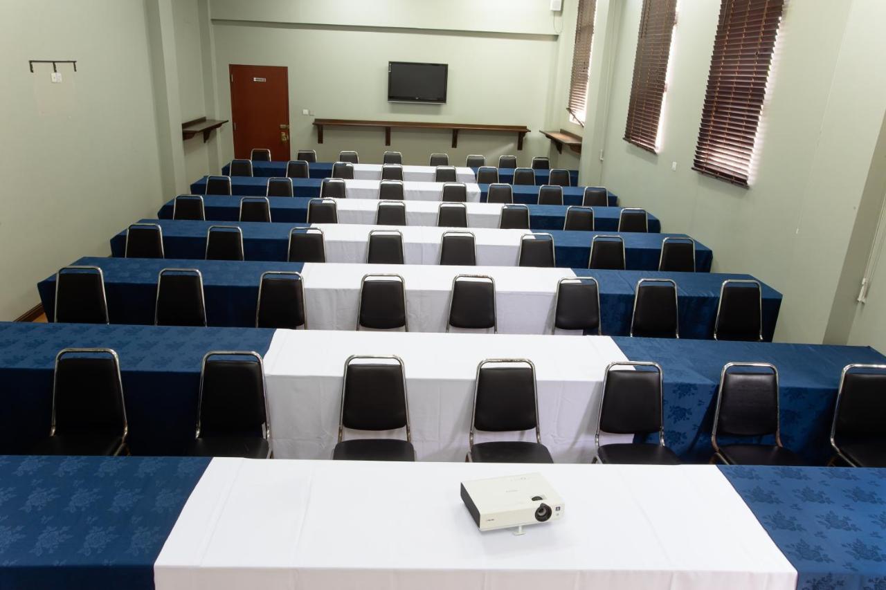 The Congress Hotel Accra Exterior photo